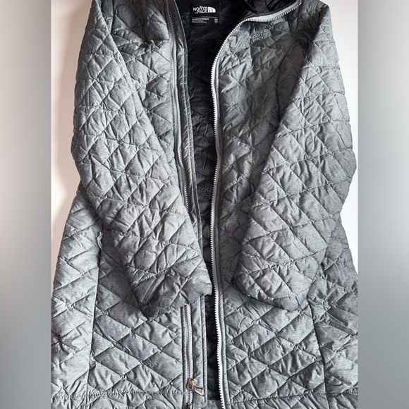 The North Face ThermoBall Parka Jacket Womens XS Gray Quilted Hooded Long Puffer - Picture 4 of 12